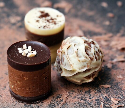 Bonbons en chocolade bestel je momenteel ook gewoon online